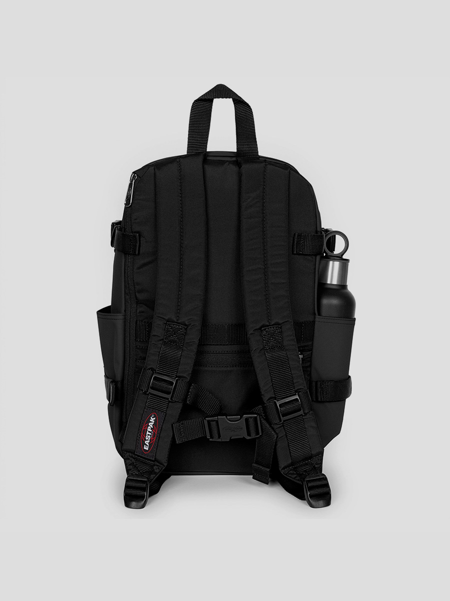 eastpak rygsæk sort bagfra